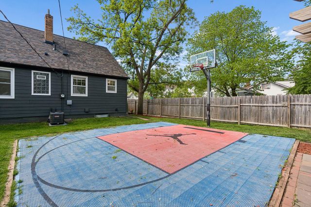 1877 Graham Avenue, Saint Paul, MN 55116