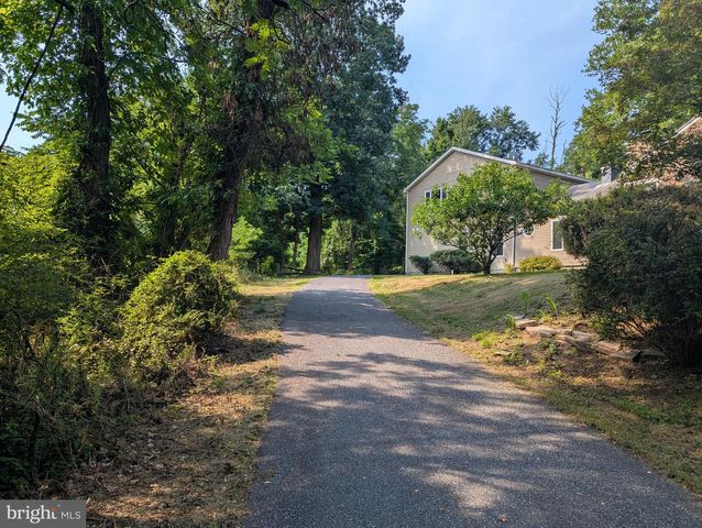 2415 PAXTON CHURCH RD, Harrisburg, PA 17110