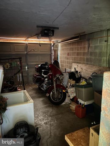 20 COMMERCE ST, New Oxford, PA 17350