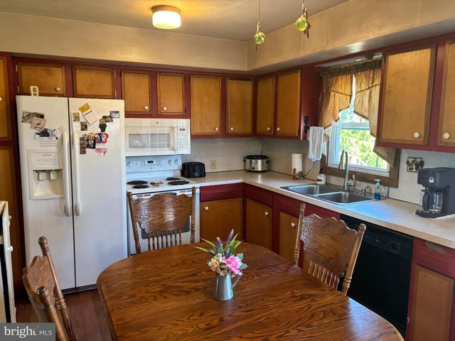 20 COMMERCE ST, New Oxford, PA 17350