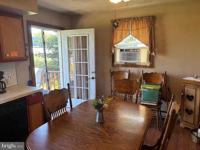 20 COMMERCE ST, New Oxford, PA 17350