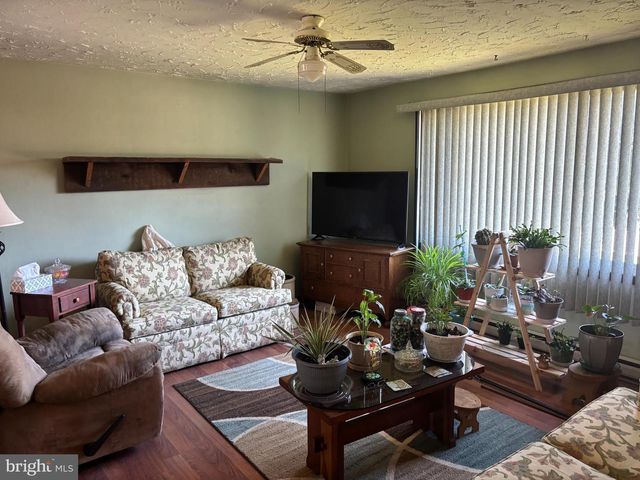 20 COMMERCE ST, New Oxford, PA 17350
