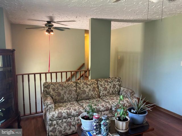 20 COMMERCE ST, New Oxford, PA 17350