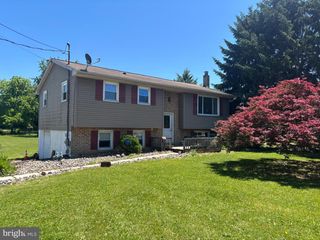 20 COMMERCE ST, New Oxford, PA 17350