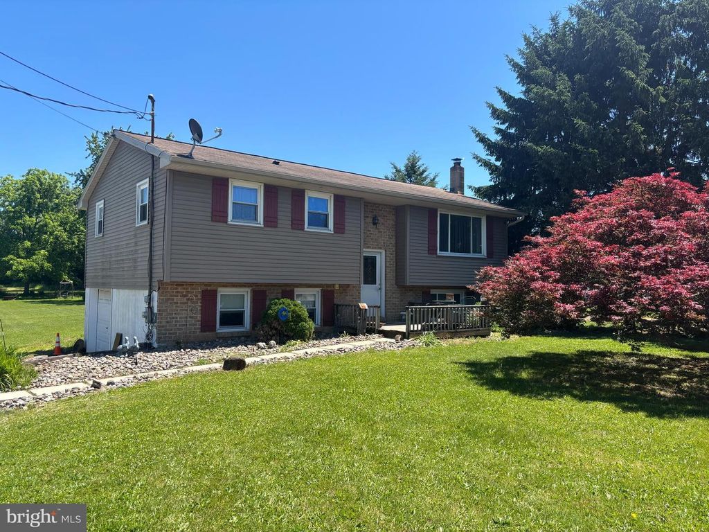20 COMMERCE ST, New Oxford, PA 17350