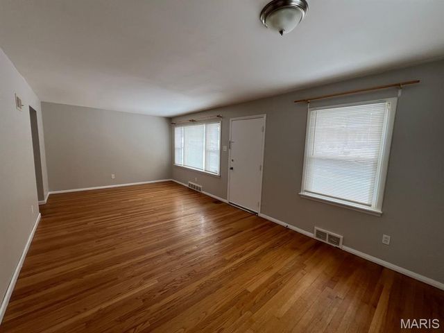 10117 Niblic Drive, Overland, MO 63114