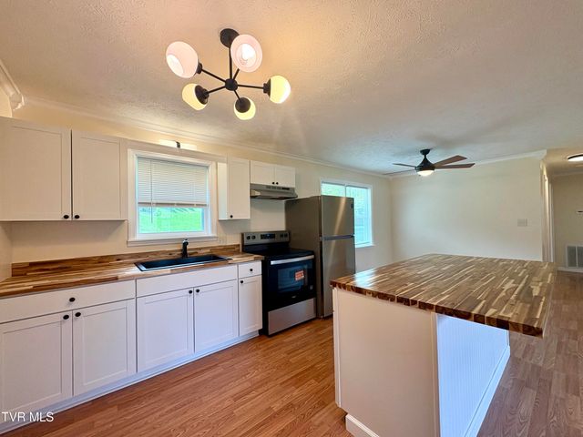 1849 Old Harlan Road, Jonesville, VA 24263