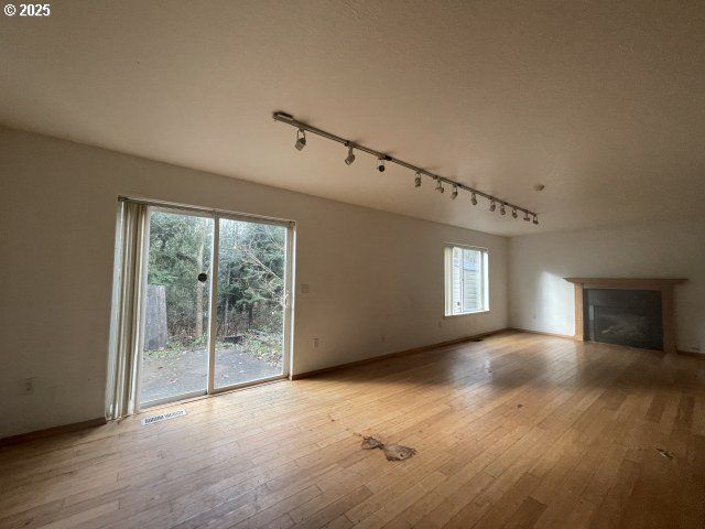 1006 Ne MARINERS Loop, Portland, OR 97211