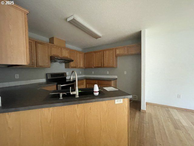 1006 Ne MARINERS Loop, Portland, OR 97211