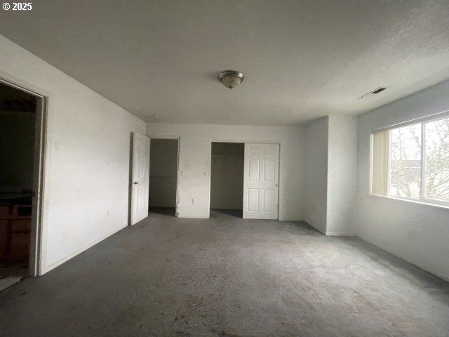 1006 Ne MARINERS Loop, Portland, OR 97211