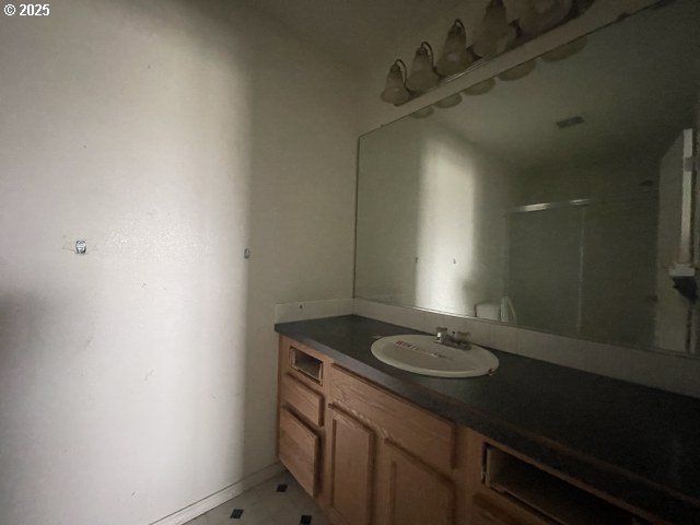 1006 Ne MARINERS Loop, Portland, OR 97211