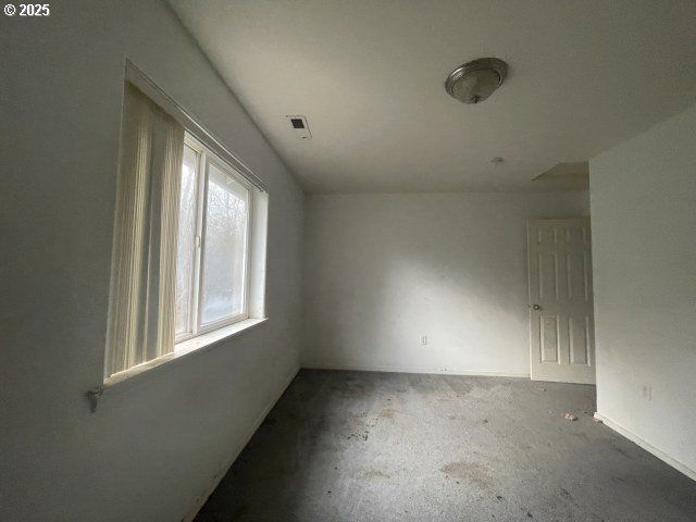 1006 Ne MARINERS Loop, Portland, OR 97211