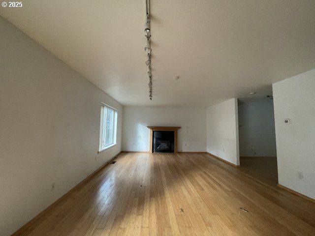 1006 Ne MARINERS Loop, Portland, OR 97211