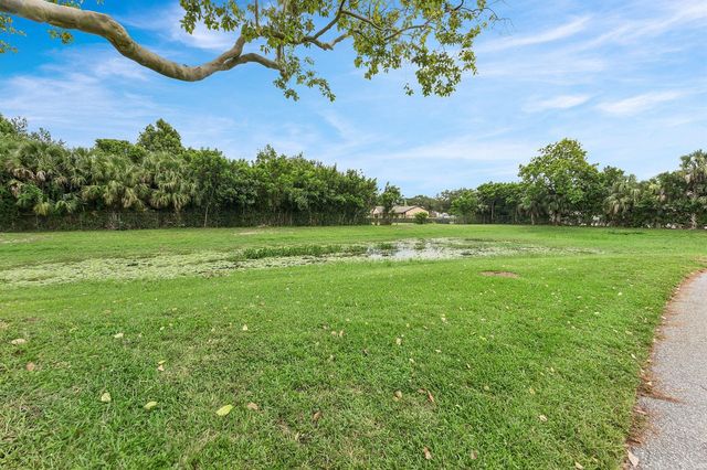 6527 Chasewood Drive G, Jupiter, FL 33458