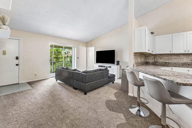 6527 Chasewood Drive G, Jupiter, FL 33458