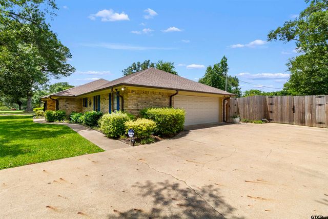 2209 Monica Ln, Palestine, TX 75803