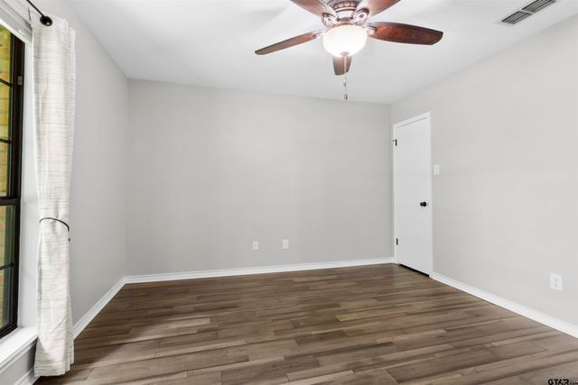 2209 Monica Ln, Palestine, TX 75803