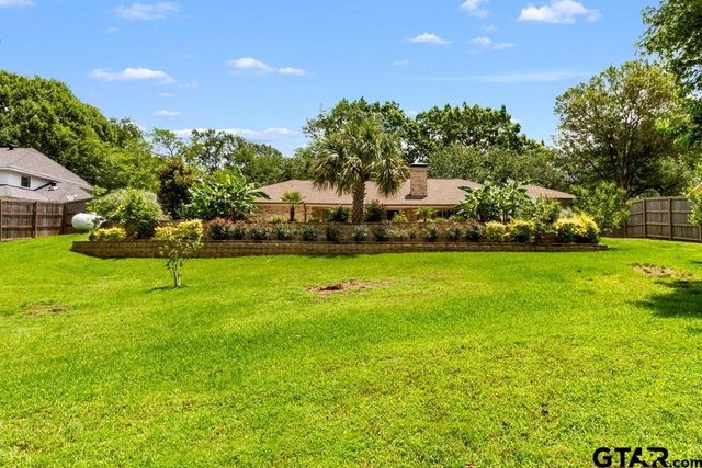 2209 Monica Ln, Palestine, TX 75803