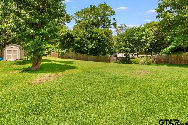 2209 Monica Ln, Palestine, TX 75803