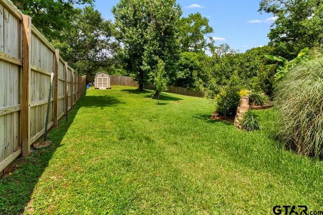 2209 Monica Ln, Palestine, TX 75803