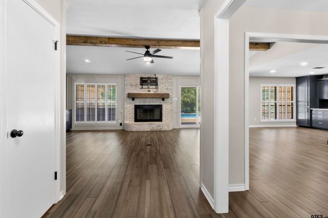 2209 Monica Ln, Palestine, TX 75803