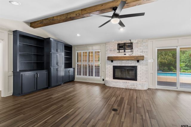 2209 Monica Ln, Palestine, TX 75803