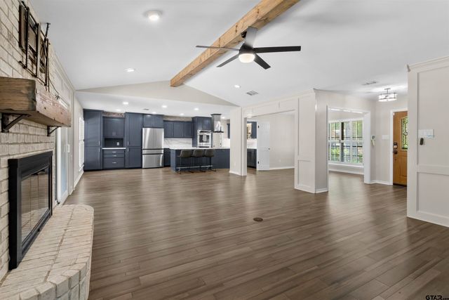 2209 Monica Ln, Palestine, TX 75803