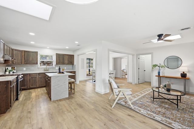 426 Zephyr, Windcrest, TX 78239