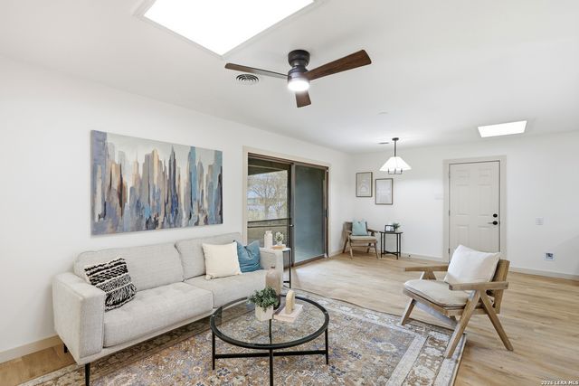 426 Zephyr, Windcrest, TX 78239