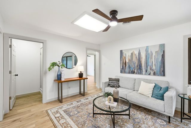 426 Zephyr, Windcrest, TX 78239