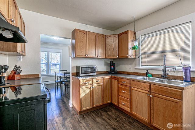 3510 S J Street, Tacoma, WA 98418