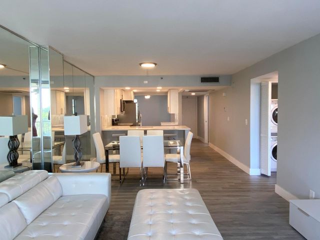 20 Royal Palm Way 401, Boca Raton, FL 33432