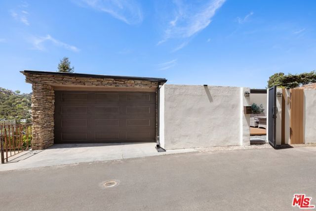 3233 Tareco Drive, Los Angeles, CA 90068