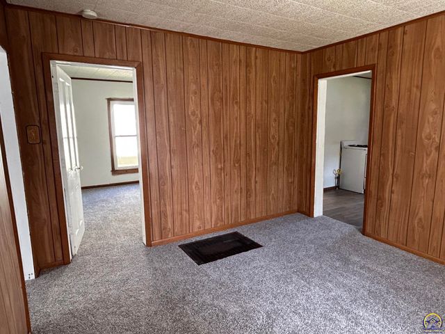 738 NE Green ST, Topeka, KS 66616