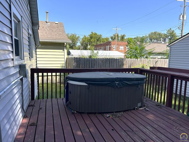 738 NE Green ST, Topeka, KS 66616