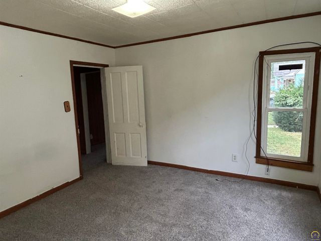 738 NE Green ST, Topeka, KS 66616