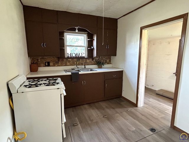 738 NE Green ST, Topeka, KS 66616