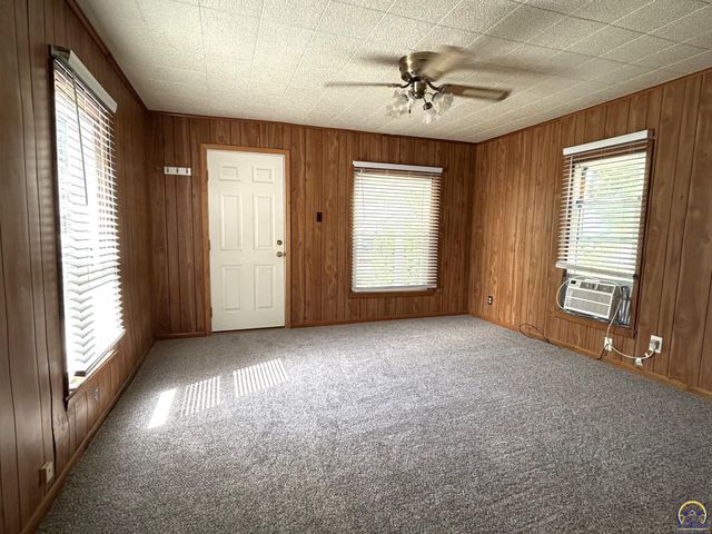 738 NE Green ST, Topeka, KS 66616