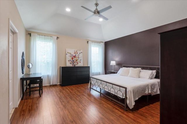 5343 Oak Cove Drive, Houston, TX 77091