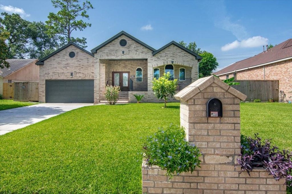 5343 Oak Cove Drive, Houston, TX 77091