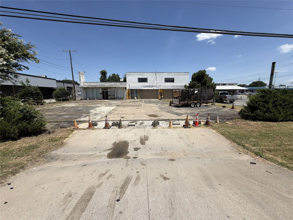 336 W Hurst Boulevard, Hurst, TX 76053 — exterior