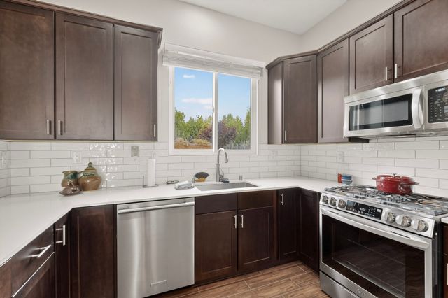 7 Via Harena, Santa Fe, NM 87507