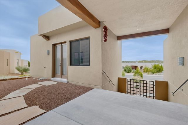 7 Via Harena, Santa Fe, NM 87507