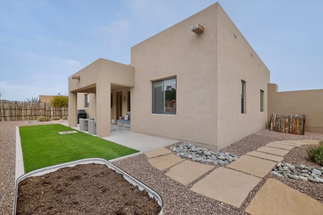 7 Via Harena, Santa Fe, NM 87507