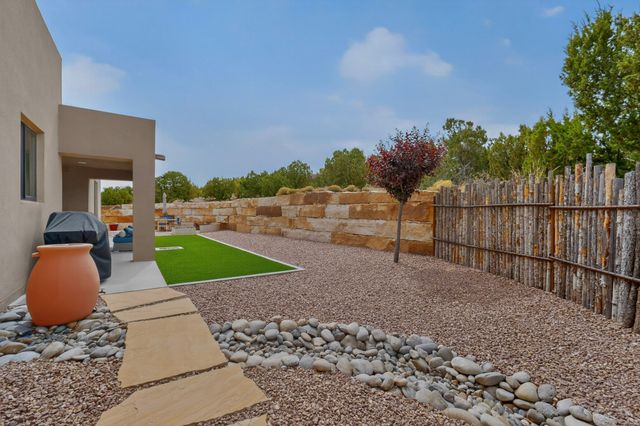 7 Via Harena, Santa Fe, NM 87507