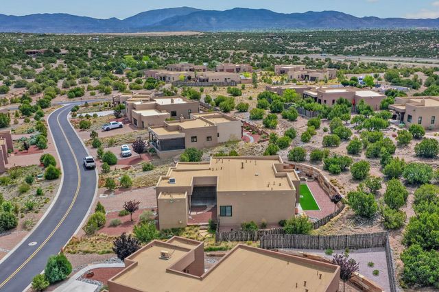 7 Via Harena, Santa Fe, NM 87507