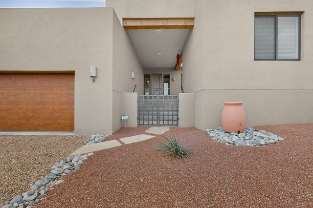 7 Via Harena, Santa Fe, NM 87507
