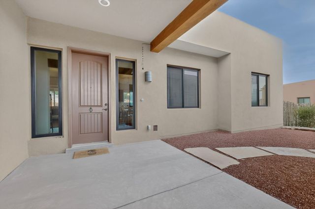 7 Via Harena, Santa Fe, NM 87507