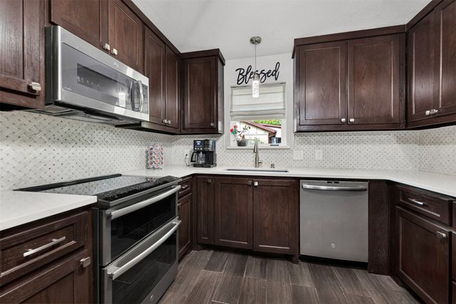 1105 Simpson Terrace, Bedford, TX 76021