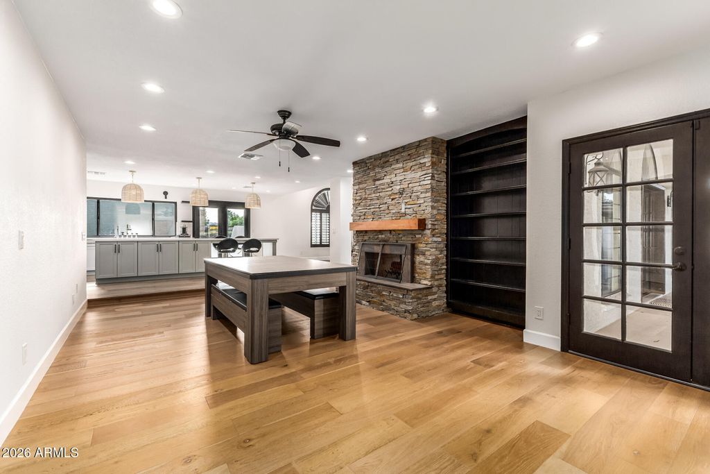 Image 11 of property listing at 9125 N 82ND Street, Scottsdale, AZ 85258